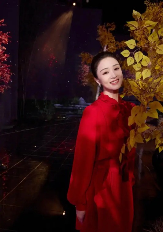 动容!广州某隧道发生多车事故,一女子昏迷,10岁儿子哭着跪地求助:救救我妈妈!