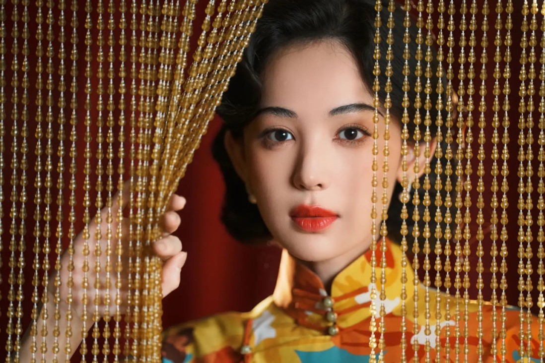 2026年第一部8分剧，观众排队道歉：原来我们活在剧本里  