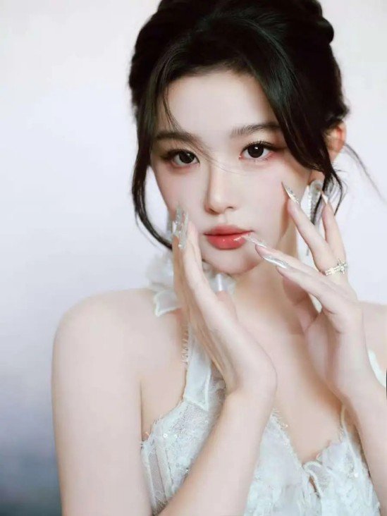 李湘被禁后掉粉一万，好友也遭质疑，疑似曾拿“信息差”致富！