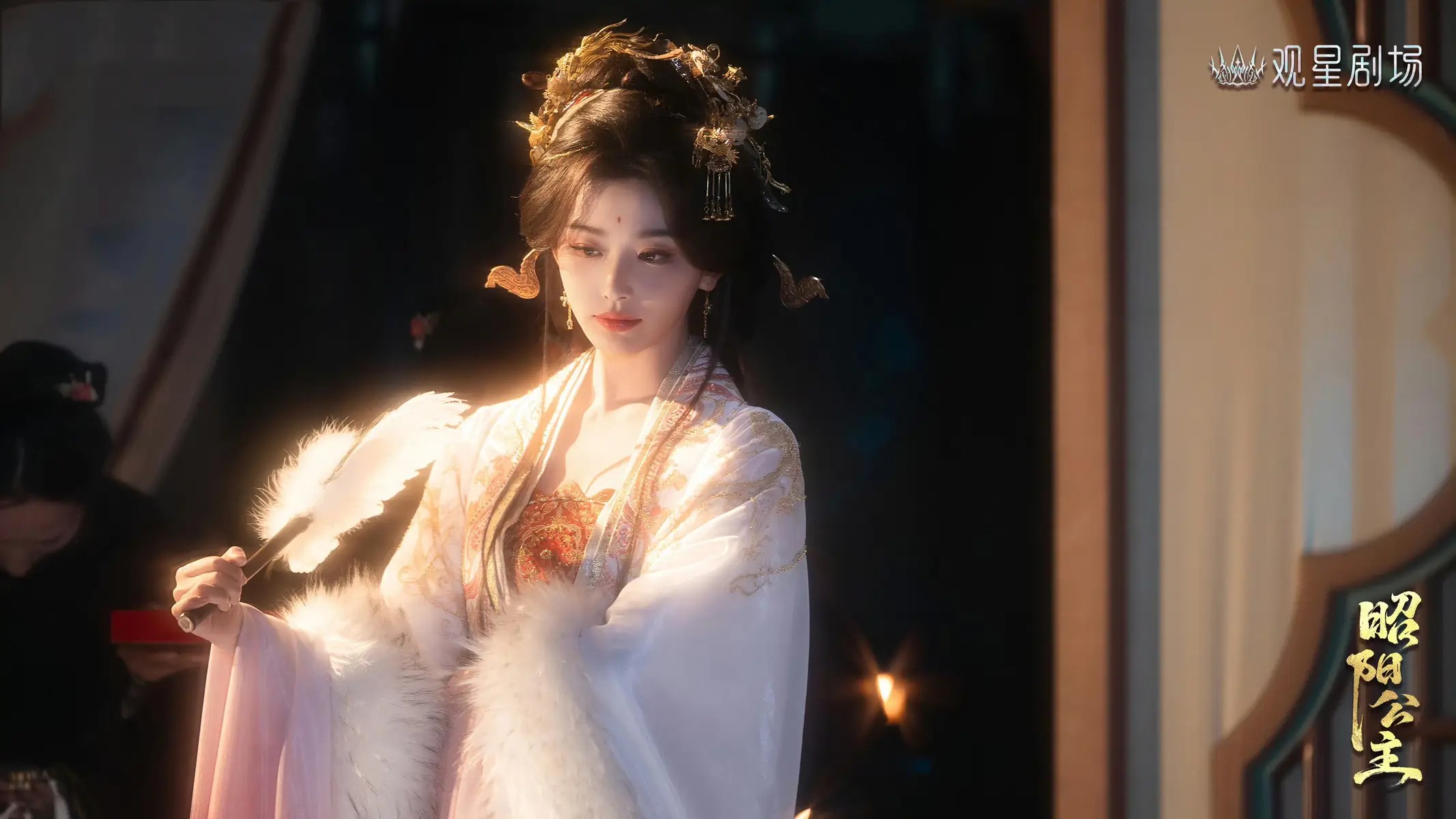 香港知名男星曾陷婚姻危机，高龄得两女，妻子照顾两个孩子累到爆